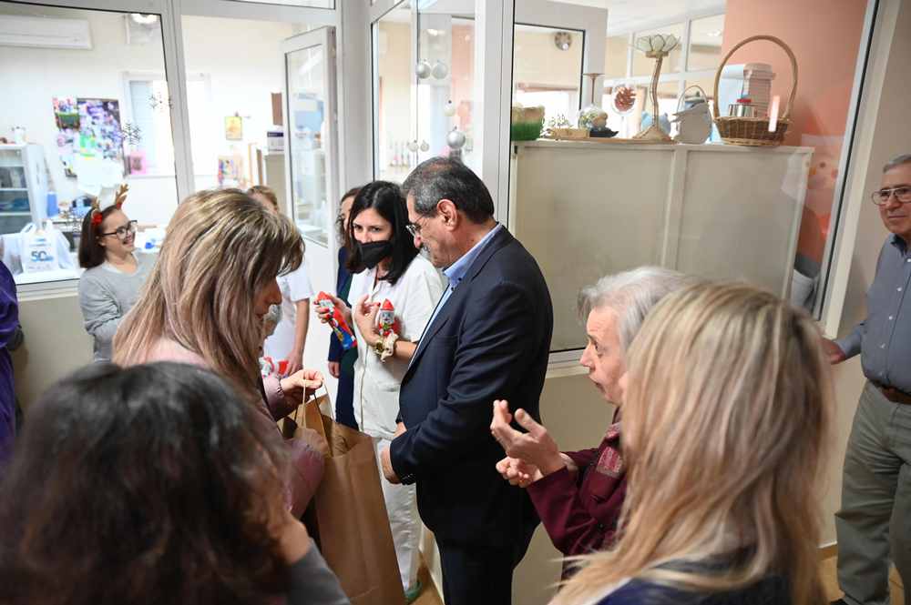 Ο Δήμαρχος Πατρέων Κώστας Πελετίδης στα ιδρύματα της πόλης και στο Καραμανδάνειο (Φώτο)