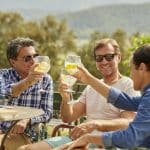 Καταρρέει ο μύθος της νεότητας; Γιατί τα καλύτερα χρόνια της ζωής μας ξεκινούν μετά τα 40