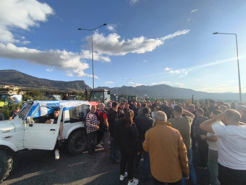 Πάτρα: Ο Κ. Πελετίδης στο μπλόκο των αγροτών - φωτο