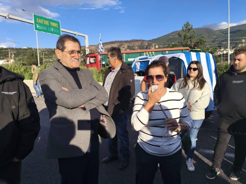 Πάτρα: Ο Κ. Πελετίδης στο μπλόκο των αγροτών - φωτο