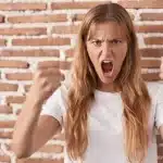 Ποια συναισθήματα επιδεινώνουν τον χρόνιο πόνο – Το προφίλ όσων ταλαιπωρούνται περισσότερο σύμφωνα με την επιστήμη