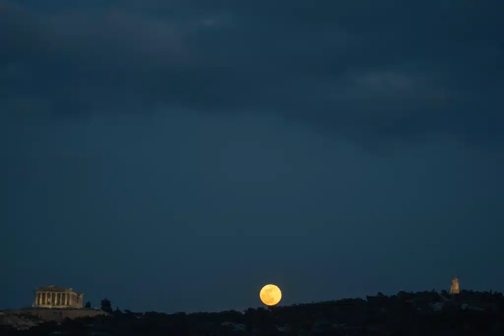 Αssociated Press: Εικόνες που σημάδεψαν τη χρονιά στον κόσμο! Και μία φωτογραφία... από την Πάτρα! ΔΕΙΤΕ ΠΟΙΑ ΕΠΕΛΕΞΑΝ