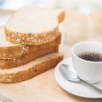 Ψωμί – καφές: Η καθημερινή κατανάλωση που πιέζει τα νοικοκυριά στην Ελλάδα