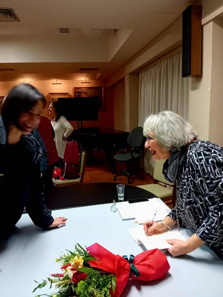 Στην Αθήνα η παρουσίαση της ποιητικής συλλογής «Αφοδράριστη γραφή» της Πηνελόπης Αλιβιζάτου - φωτο