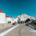 Ελληνικό νησί δίνει έως 600 ευρώ σε όσους μένουν και εργάζονται εκεί – Τι προβλέπει το νέο επίδομα