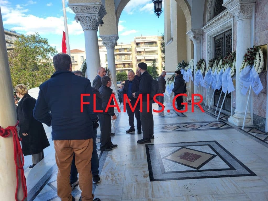 Πάτρα: Συγκίνηση στον "Αγιο Ανδρέα"! Θρήνος στην κηδεία του Δημήτρη Χωρίτου - φωτό Πάτρα: Συγκίνηση στον "Αγιο Ανδρέα"! Θρήνος στην κηδεία του Δημήτρη Χωρίτου - φωτό