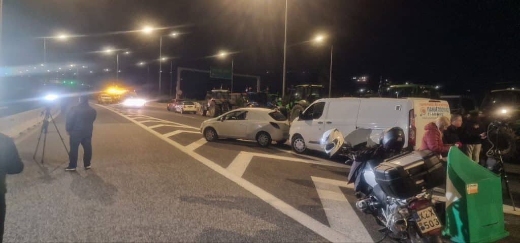 Πάτρα: Διπλός αποκλεισμός στην Ολυμπία οδό! Δείτε φωτό