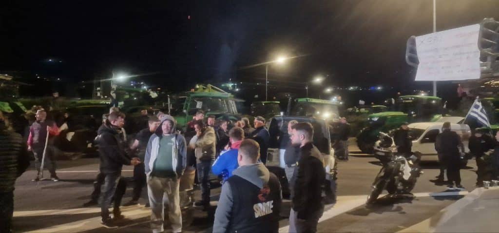 Πάτρα: Διπλός αποκλεισμός στην Ολυμπία οδό! Δείτε φωτό