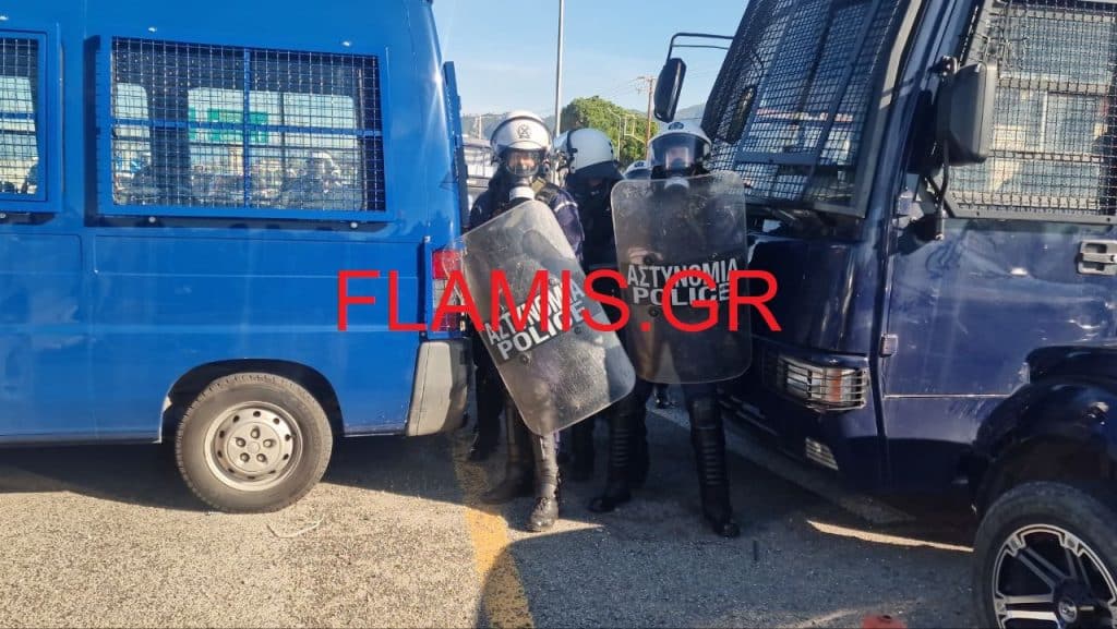 Επεισόδια στη γέφυρα Ρίου Αντιρρίου - Ματ έριξαν αγρότες στο γκρεμό - Επεσαν χημικά - Δείτε ΒΙΝΤΕΟ Επεισόδια στη γέφυρα Ρίου Αντιρρίου - Ματ έριξαν αγρότες στο γκρεμό - Επεσαν χημικά - Δείτε ΒΙΝΤΕΟ