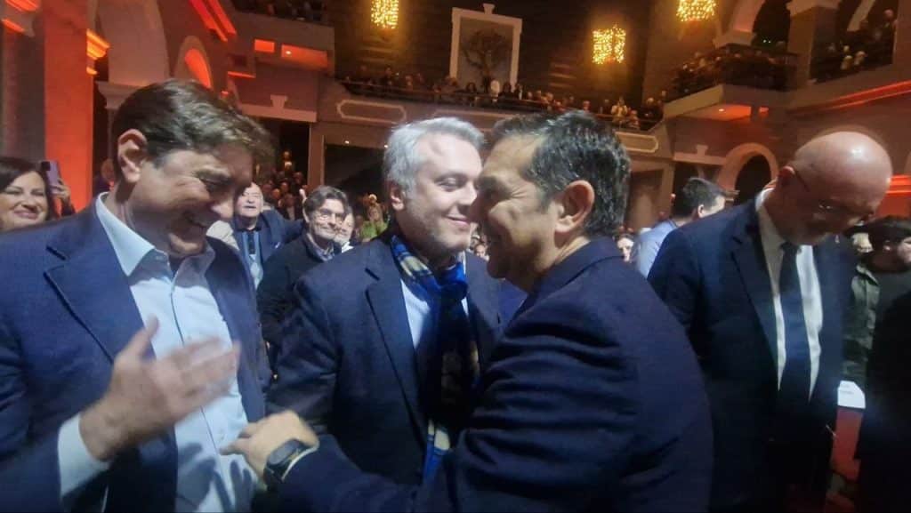 Ποιους είδαμε... στου Τσίπρα στην Πάτρα! Χειροκροτούσαν τον "αρχηγό"! Στα παλιά της λημέρια η Μπέτυ Μπαζιάνα - ΒΙΝΤΕΟ