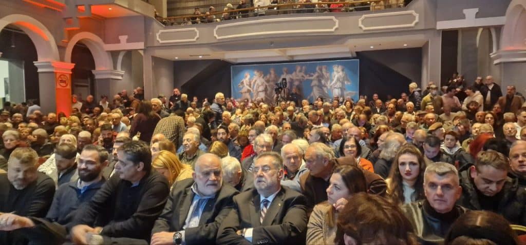 Ποιους είδαμε... στου Τσίπρα στην Πάτρα! Χειροκροτούσαν τον "αρχηγό"! Στα παλιά της λημέρια η Μπέτυ Μπαζιάνα - ΒΙΝΤΕΟ Ποιους είδαμε... στου Τσίπρα στην Πάτρα! Χειροκροτούσαν τον "αρχηγό"! Στα παλιά της λημέρια η Μπέτυ Μπαζιάνα - ΒΙΝΤΕΟ