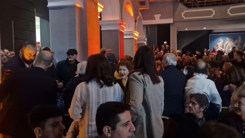 Ποιους είδαμε... στου Τσίπρα στην Πάτρα! Χειροκροτούσαν τον "αρχηγό"! Στα παλιά της λημέρια η Μπέτυ Μπαζιάνα - ΒΙΝΤΕΟ