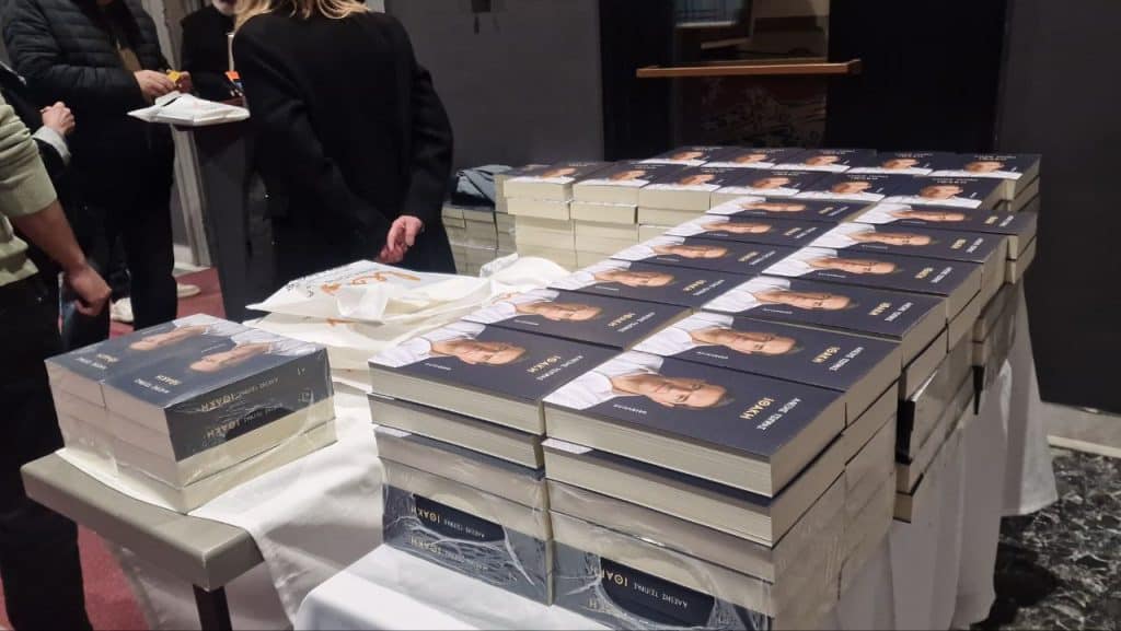 Ποιους είδαμε... στου Τσίπρα στην Πάτρα! Χειροκροτούσαν τον "αρχηγό"! Στα παλιά της λημέρια η Μπέτυ Μπαζιάνα - ΒΙΝΤΕΟ Ποιους είδαμε... στου Τσίπρα στην Πάτρα! Χειροκροτούσαν τον "αρχηγό"! Στα παλιά της λημέρια η Μπέτυ Μπαζιάνα - ΒΙΝΤΕΟ