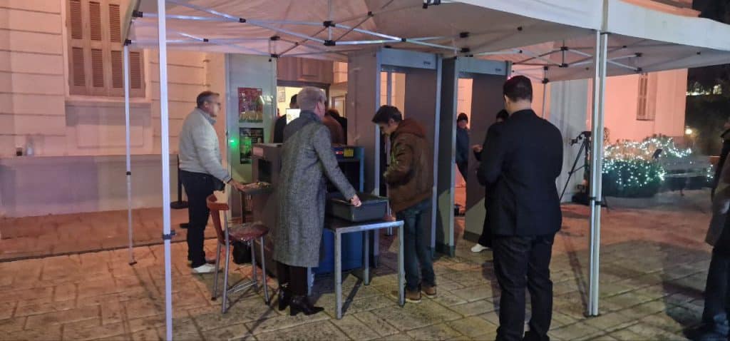 Ποιους είδαμε... στου Τσίπρα στην Πάτρα! Χειροκροτούσαν τον "αρχηγό"! Στα παλιά της λημέρια η Μπέτυ Μπαζιάνα - ΒΙΝΤΕΟ