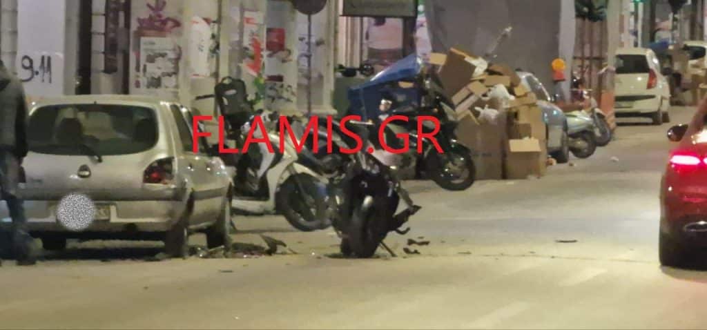 Πάτρα - ΤΩΡΑ: Μηχανή έπεσε πάνω σε δύο αυτοκίνητα στην Κορίνθου! Στο έδαφος ο οδηγός - φωτο Πάτρα - ΤΩΡΑ: Μηχανή έπεσε πάνω σε δύο αυτοκίνητα στην Κορίνθου! Στο έδαφος ο οδηγός - φωτο