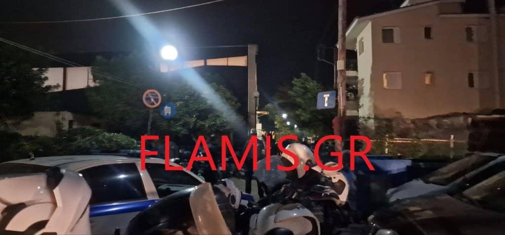 ΔΕΙΤΕ ΦΩΤΟ: Αγριο ξύλο έξω από το "κλειστό" της Αγιαλεξιώτισσας! Εστησε μπλόκα η ΕΛ.ΑΣ. ΔΕΙΤΕ ΦΩΤΟ: Αγριο ξύλο έξω από το "κλειστό" της Αγιαλεξιώτισσας! Εστησε μπλόκα η ΕΛ.ΑΣ.