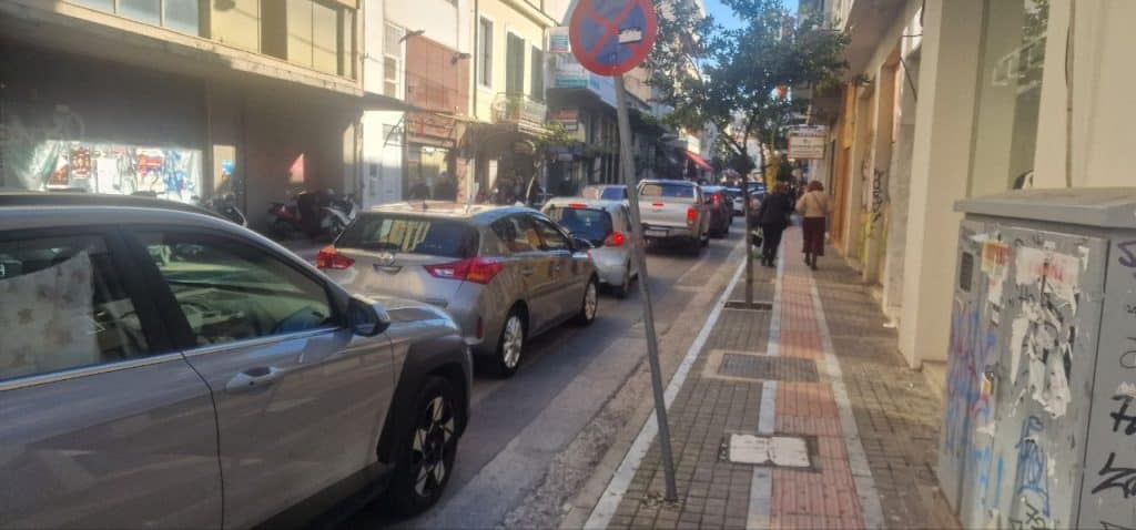 Πάτρα: Της κακομοίρας στην Αγίου Ανδρέου... λόγω πάρκινκ της Γεροκωστοπούλου - φωτό