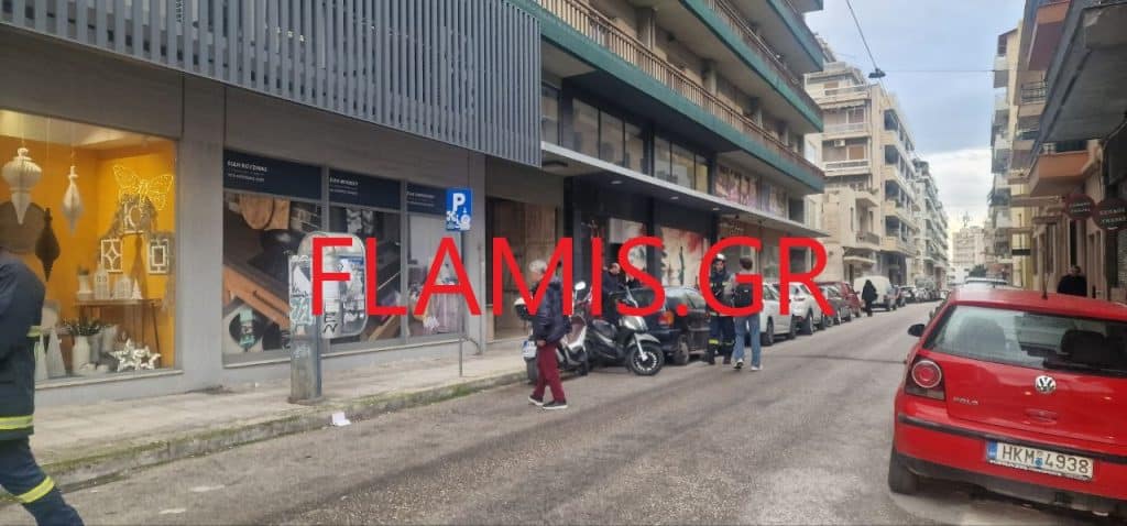 Πάτρα - Φωτιά κοντά στους μποναμάδες της Τριών Ναυάρχων - φωτό