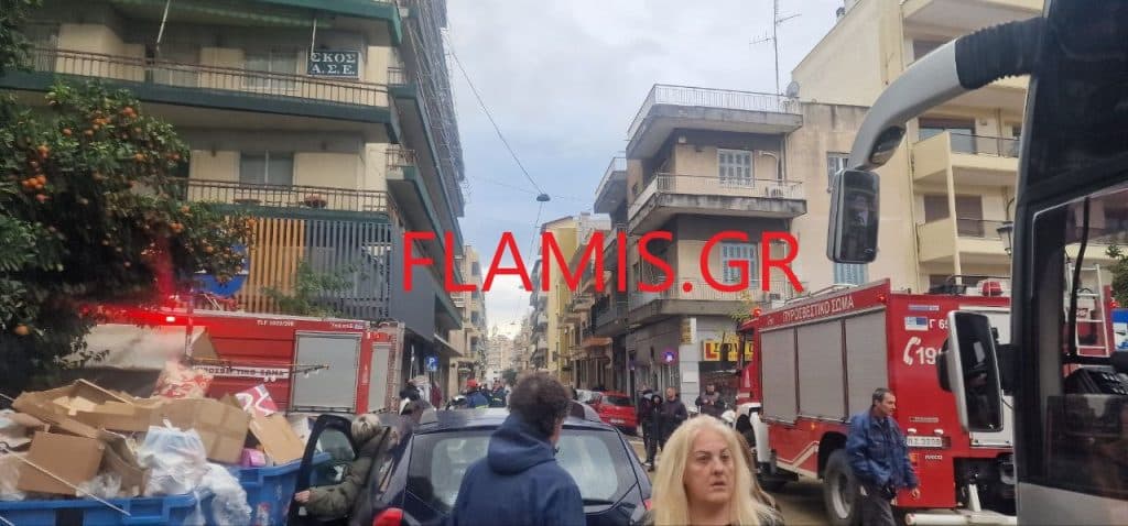 Πάτρα - Φωτιά κοντά στους μποναμάδες της Τριών Ναυάρχων - φωτό