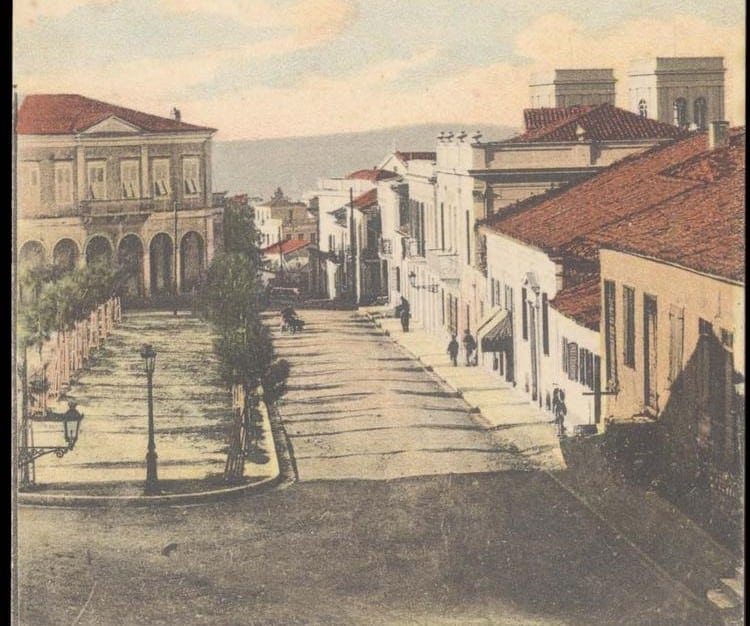 Εικόνες παλιάς Πάτρας: Αναγνωρίζετε αυτή την Πλατεία; Πατήστε... και δείτε την απάντηση