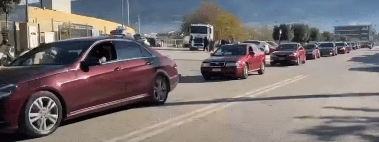 Πάτρα: Δυναμική συγκέντρωση διαμαρτυρίας των ταξιτζήδων - φωτο