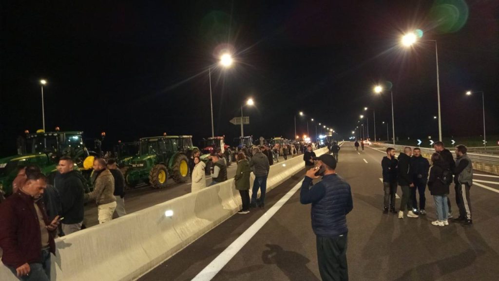 Πάτρα: Κλειστή η Ολυμπία οδός! Συνεχίζεται το μπλόκο στην Περιμετρική! Αυξημένη κίνηση στην πόλη