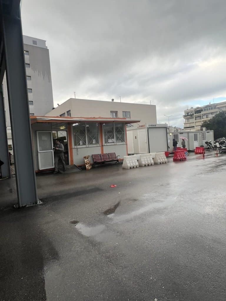 Πάτρα - ΝΟΣΟΚΟΜΕΙΟ «ΑΓΙΟΣ ΑΝΔΡΕΑΣ»: Σκηνές ντροπής στο κοντέϊνερ του ΕΟΔΥ - φωτο