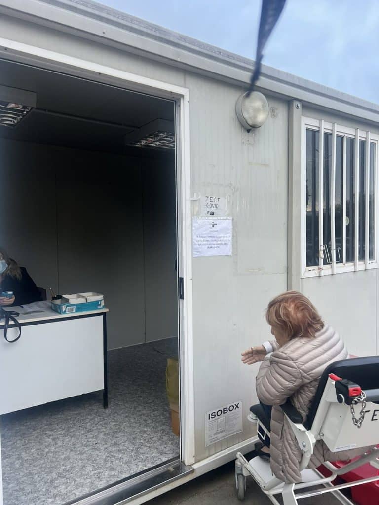 Πάτρα - ΝΟΣΟΚΟΜΕΙΟ «ΑΓΙΟΣ ΑΝΔΡΕΑΣ»: Σκηνές ντροπής στο κοντέϊνερ του ΕΟΔΥ - φωτο