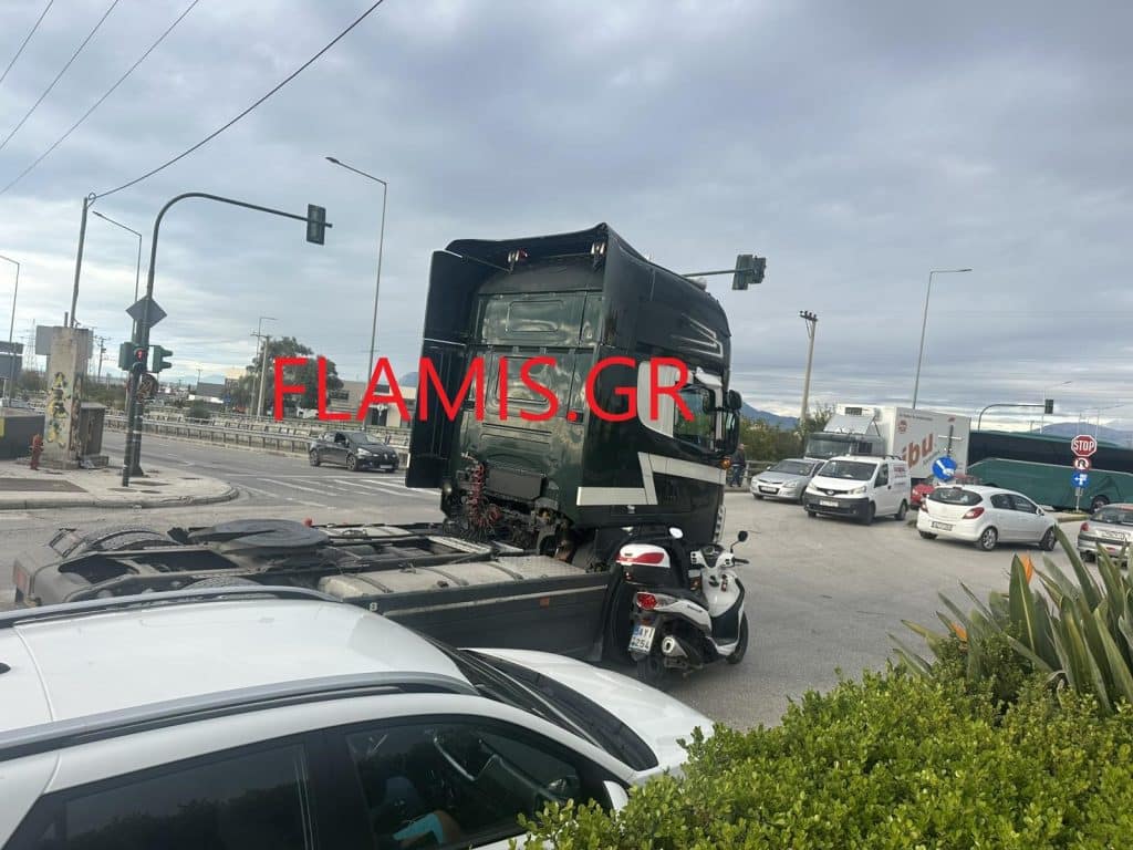 Πάτρα: Νταλίκα χτύπησε γυναίκα με δίκυκλο - Στο ίδιο σημείο είχε εκσφενδονιστεί ο αδελφός της... από το παράθυρο ΙΧ - φωτό