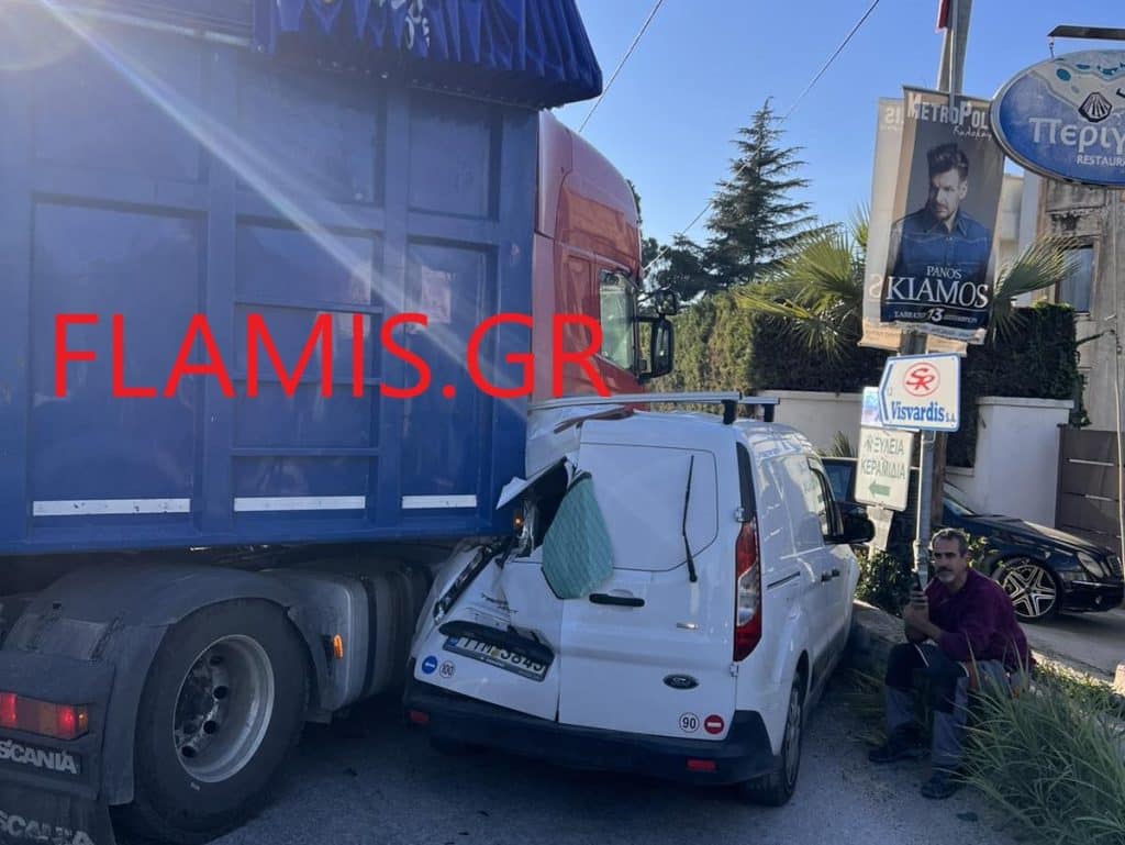 Τροχαίο - σοκ κοντά στην ΒΙΠΕ Πατρών - "Ακορντεόν" έκανε η νταλίκα το βανάκι - φωτο