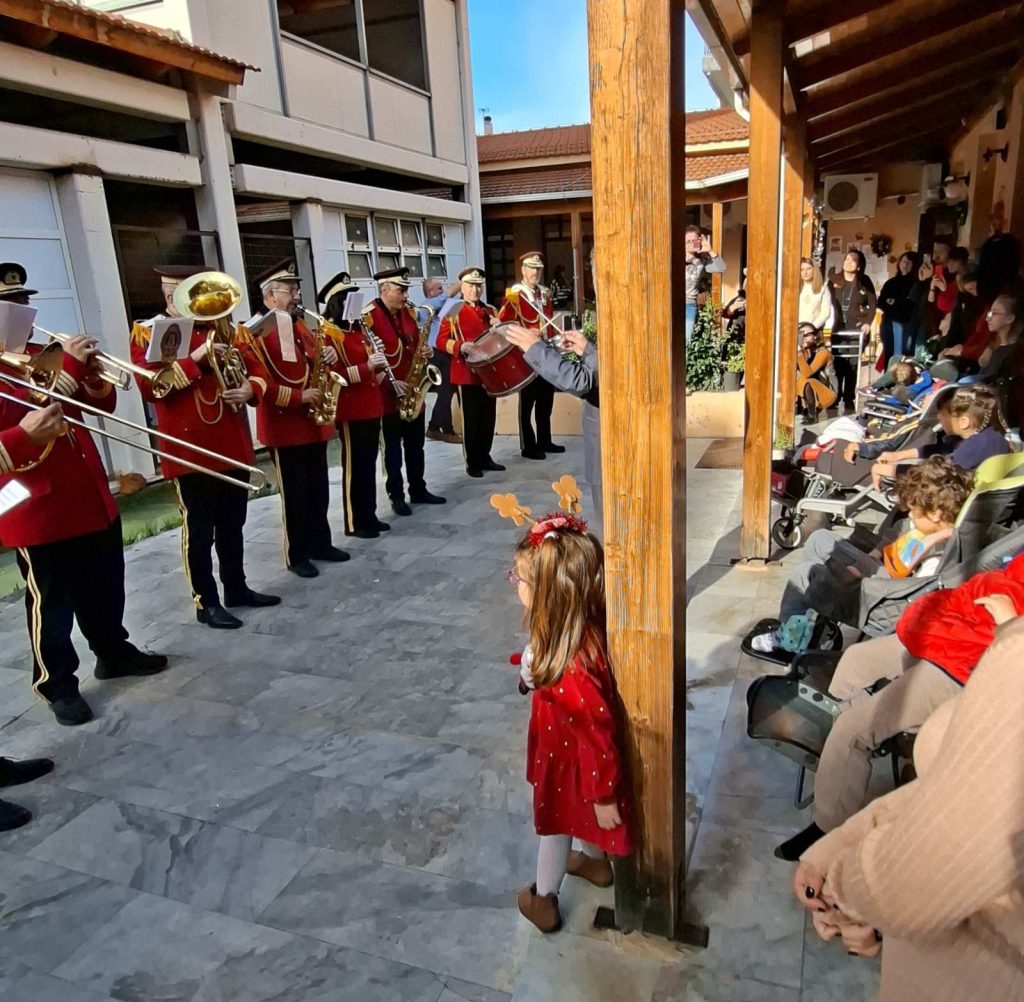 Η μπάντα του Δήμου στο 3ο Ειδικό Δημοτικό σχολείο Πάτρας - φωτό και βιντεο