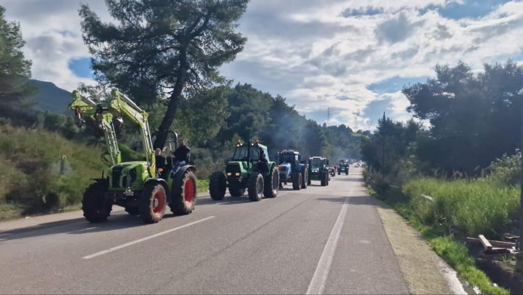 Πάτρα: Κλειστή η Ολυμπία οδός! Συνεχίζεται το μπλόκο στην Περιμετρική! Αυξημένη κίνηση στην πόλη