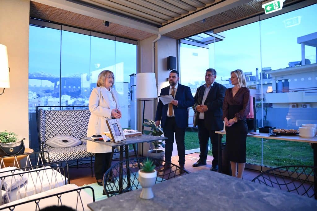 Πάτρα: Η Ομοσπονδία Ενώσεων Συλλόγων Γονέων και Κηδεμόνων Περιφέρειας Δυτικής Ελλάδας έκοψε την πρωτοχρονιάτικη πίτα της - φωτό