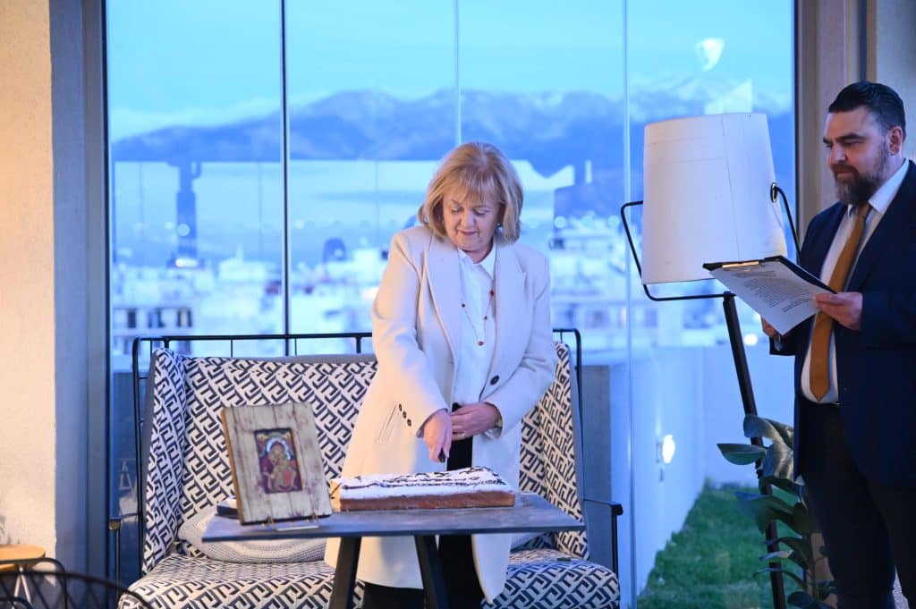 Πάτρα: Η Ομοσπονδία Ενώσεων Συλλόγων Γονέων και Κηδεμόνων Περιφέρειας Δυτικής Ελλάδας έκοψε την πρωτοχρονιάτικη πίτα της - φωτό