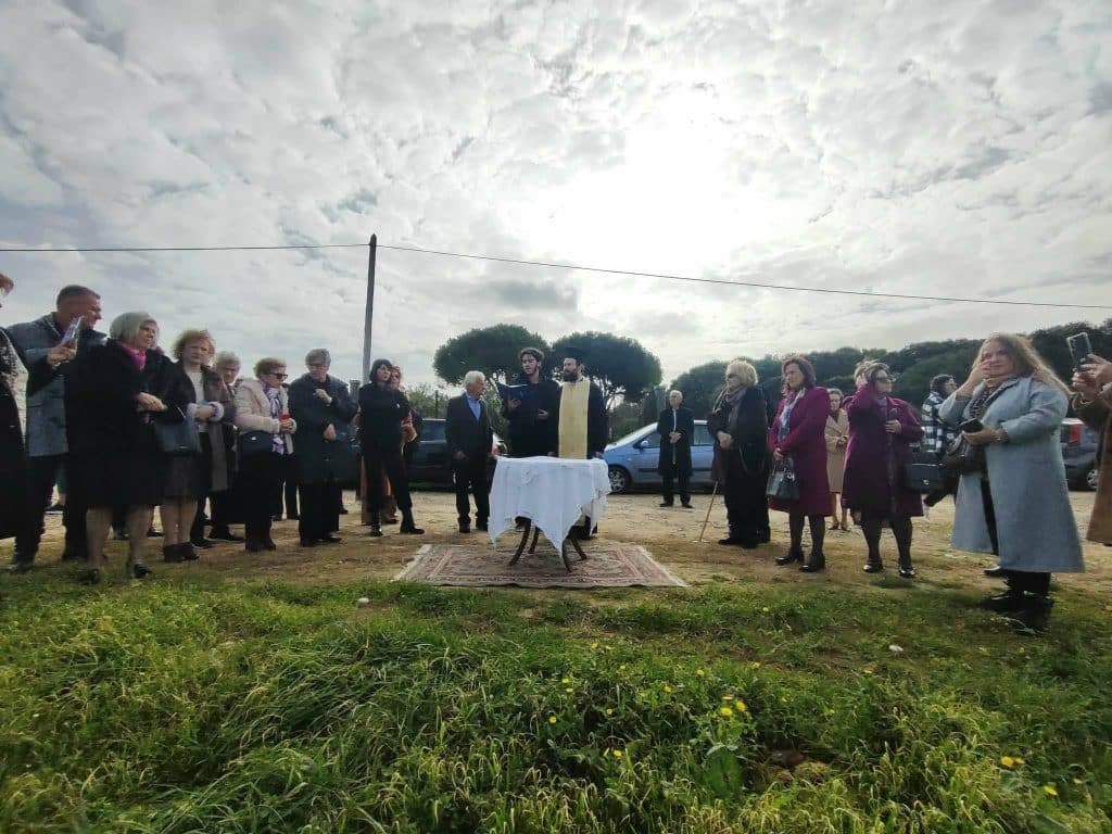 Δυτική Ελλάδα: Η διευθύντρια σχολείου που έπιασε τον σταυρό! βίντεο