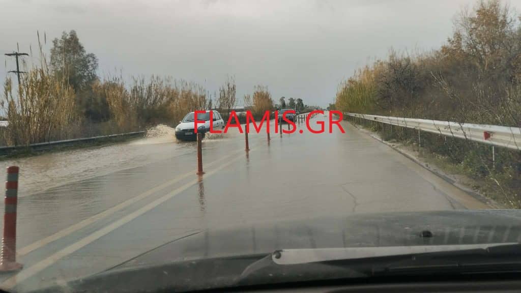 Τροχαίο λόγω βροχής στην Πατρών - Πύργου! Γέμισε νερά η παλαιά οδός! Εγκλωβίστηκαν οικογένειες σε σπίτια - φωτο
