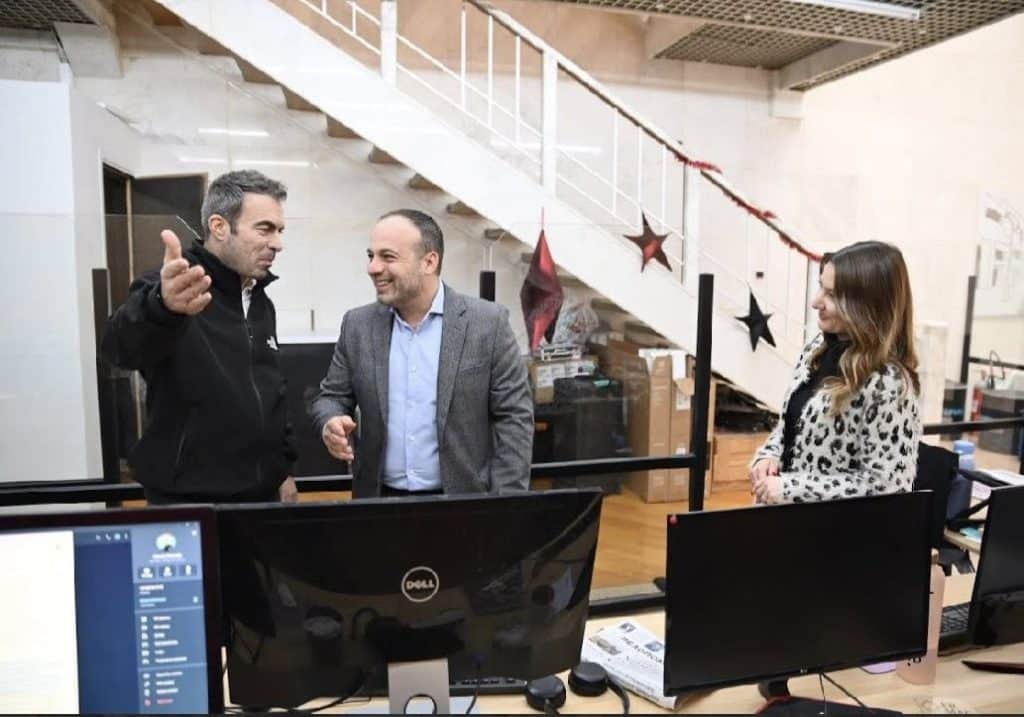 Πάτρα: Επίσκεψη Θέμη Μπάκα σε μέσα ενημέρωσης - Και στο flamis.gr