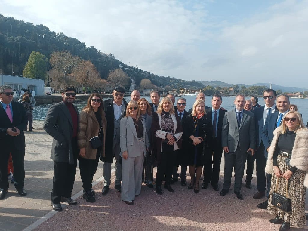 Δείτε φωτό: Ο αγιασμός των υδάτων στο Αίγιο