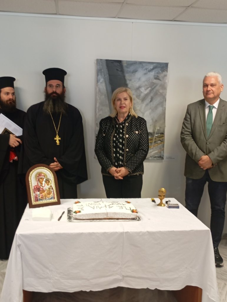 Πάτρα: Η Γεωργία Ντάτσικα στην κοπή της πρωτοχρονιάτικης πίτας της Περιφερειακής Ενότητας Αχαΐας