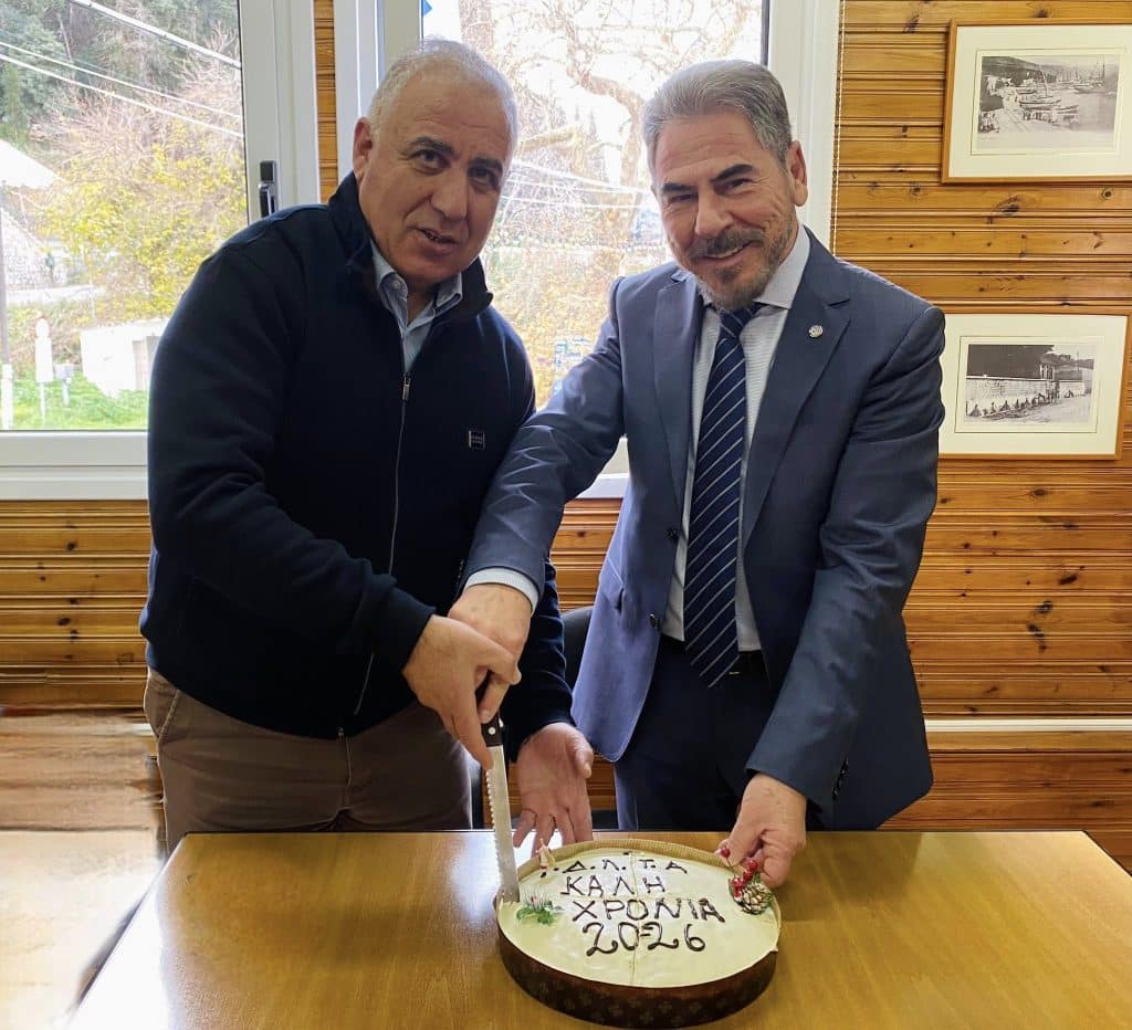 Την πρωτοχρονιάτικη πίτα τους έκοψαν τα μέλη του Δημοτικού Λιμενικού Ταμείου Αιγιαλείας - φωτο