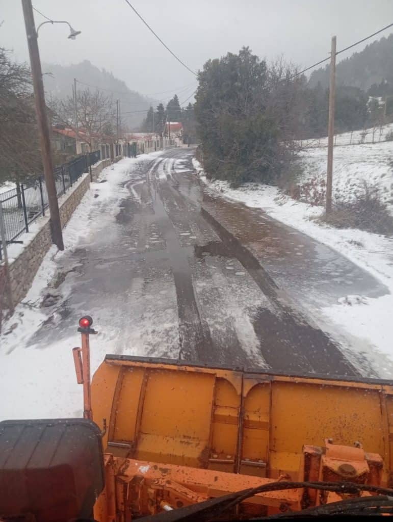 Ορεινή Αχαϊα: Καθημερινές παρεμβάσεις για να μείνουν ανοιχτοί οι δρόμοι - φωτό