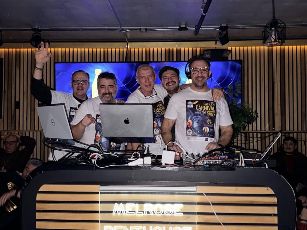 Χαμός στο πατρινό καρναβαλικό πάρτι στη Νέα Υόρκη! Ο Πατρινός επιχειρηματίας που έκλεψε την παράσταση με τα τραγούδια του