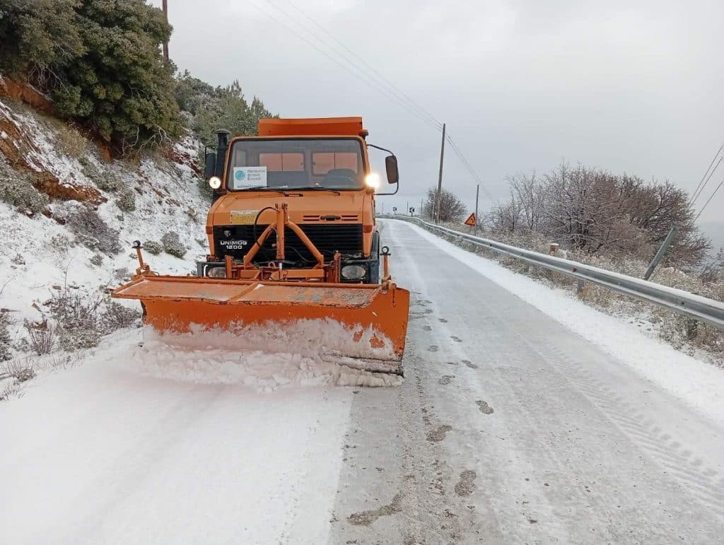 Ορεινή Αχαϊα: Καθημερινές παρεμβάσεις για να μείνουν ανοιχτοί οι δρόμοι - φωτό