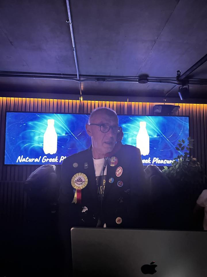 Χαμός στο πατρινό καρναβαλικό πάρτι στη Νέα Υόρκη! Ο Πατρινός επιχειρηματίας που έκλεψε την παράσταση με τα τραγούδια του