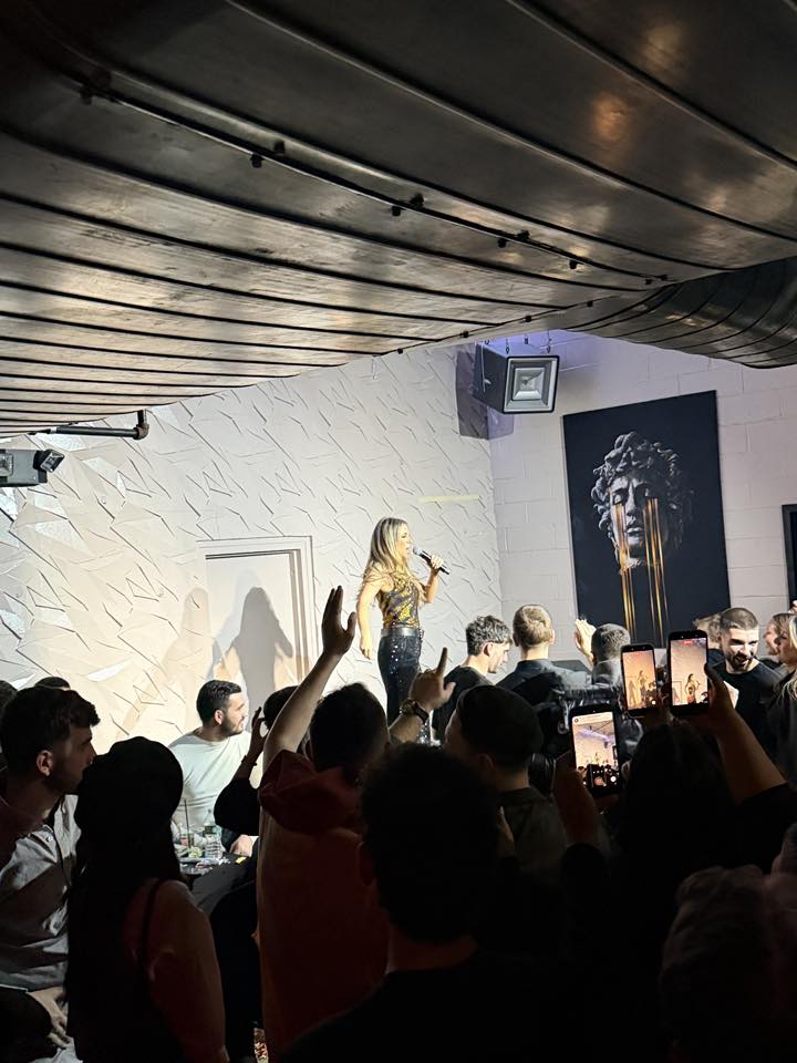 Χαμός στο πατρινό καρναβαλικό πάρτι στη Νέα Υόρκη! Ο Πατρινός επιχειρηματίας που έκλεψε την παράσταση με τα τραγούδια του