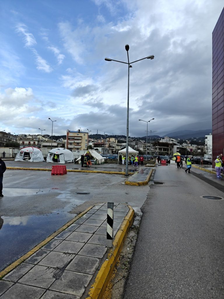 Πάτρα: Άσκηση ετοιμότητας για σεισμό και φωτιά στο νοσοκομείο «Αγιος Ανδρέας» – ΦΩΤΟ