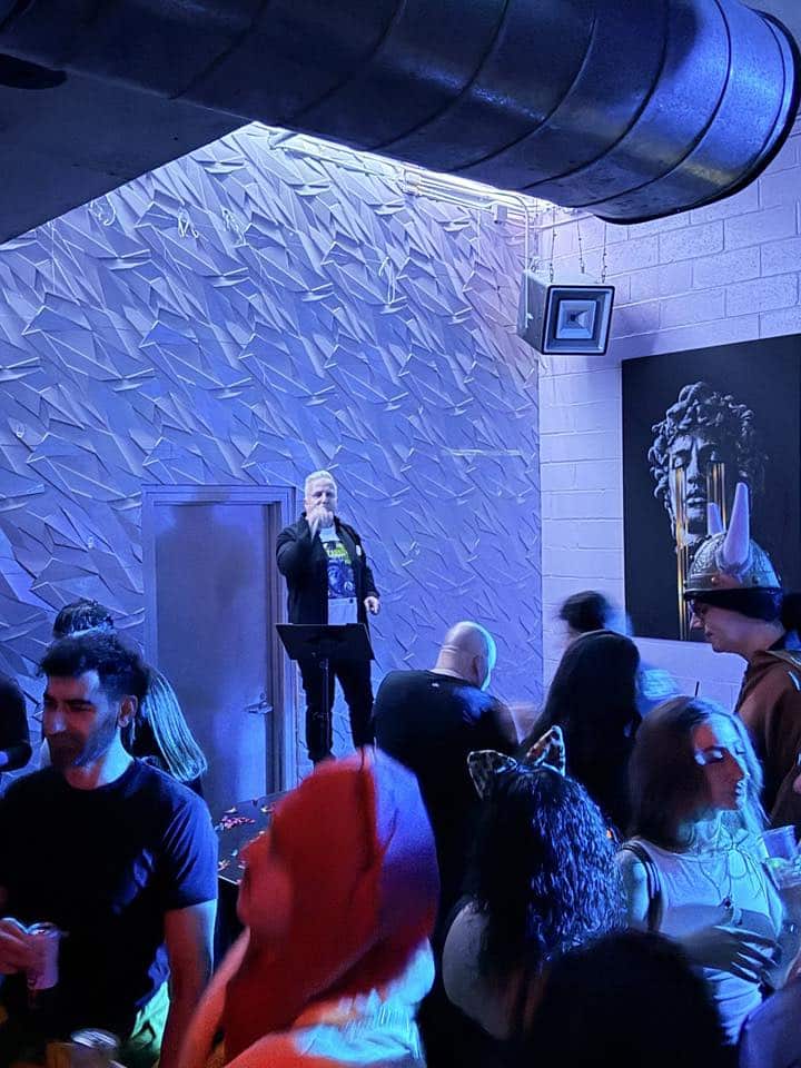 Χαμός στο πατρινό καρναβαλικό πάρτι στη Νέα Υόρκη! Ο Πατρινός επιχειρηματίας που έκλεψε την παράσταση με τα τραγούδια του