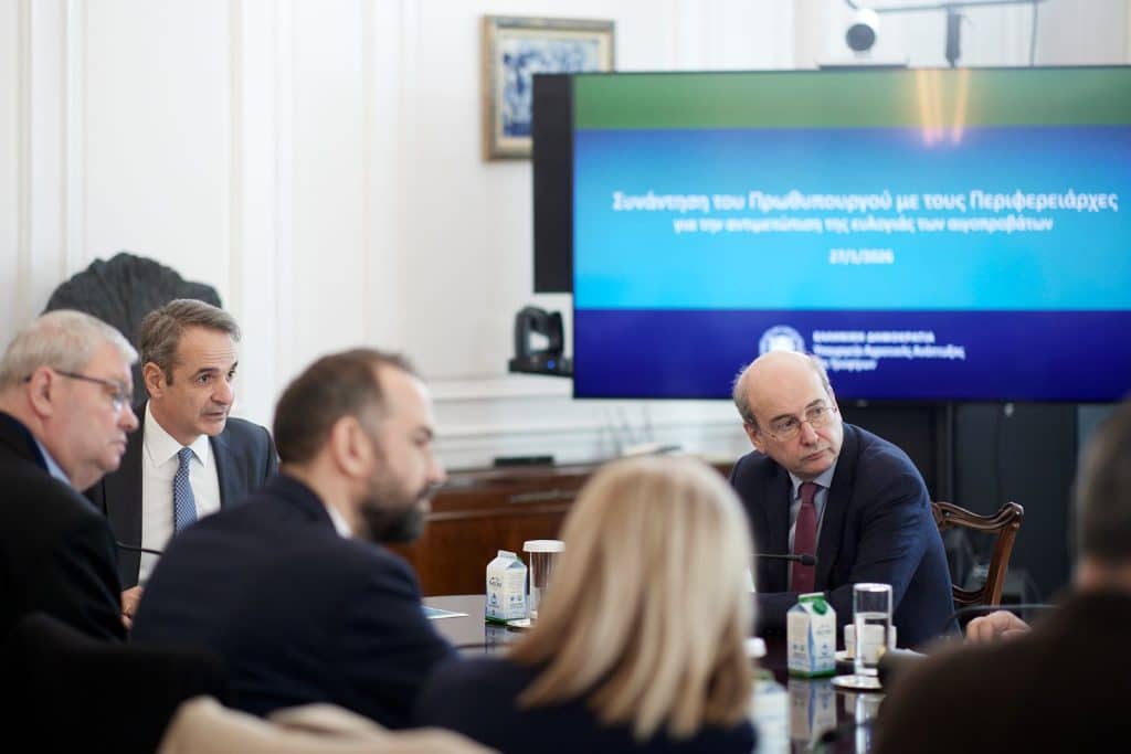 Με τον Μητσοτάκη στο Μαξίμου ο Νεκτάριος Φαρμάκης