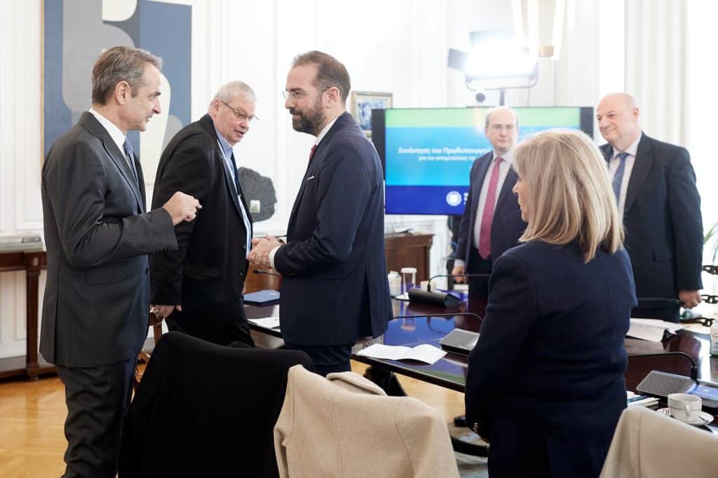 Με τον Μητσοτάκη στο Μαξίμου ο Νεκτάριος Φαρμάκης