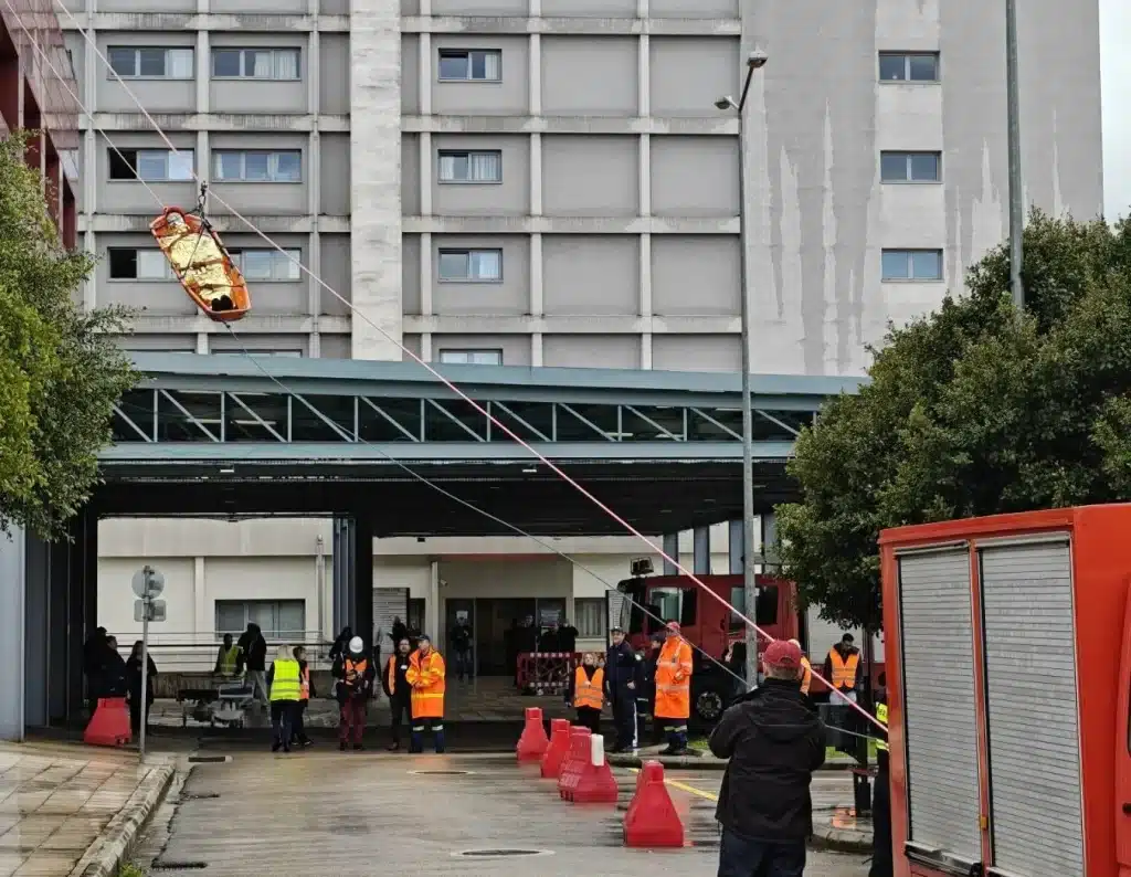 Πάτρα: Άσκηση ετοιμότητας για σεισμό και φωτιά στο νοσοκομείο «Αγιος Ανδρέας» – ΦΩΤΟ